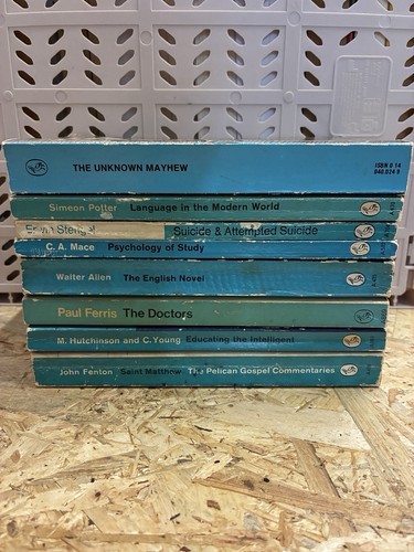 Vinatge pelican books bundle - 8,